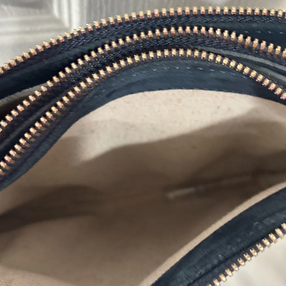 M. Gemi Teal and Black Leather Messenger Bag - Picture 5 of 13